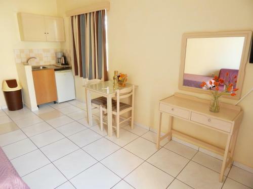 Apollon Studios & Apartments