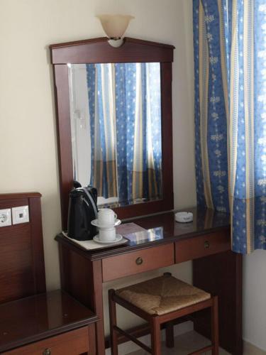Hostal Elpis Rooms