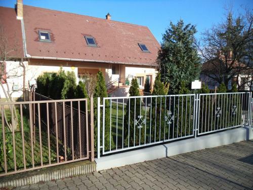 Napsug�r Apartmanh�z