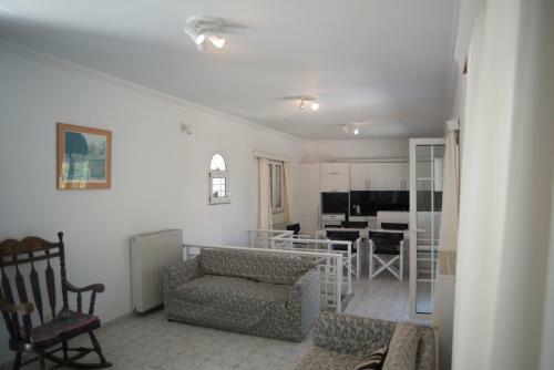 Karya Central House