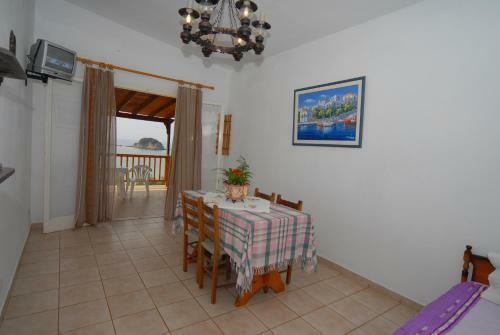 Aparthotel Villa Zaharo And Lilian Apartments
