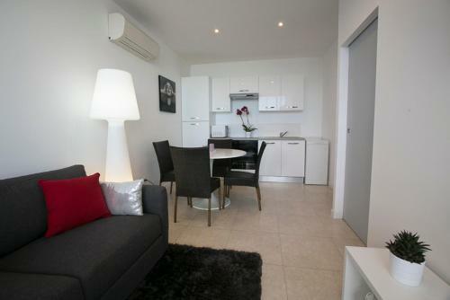 Le Grand Large Bord De Mer Hotel & Apartment
