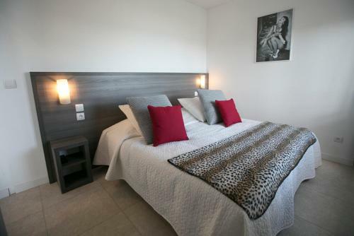 Le Grand Large Bord De Mer Hotel & Apartment