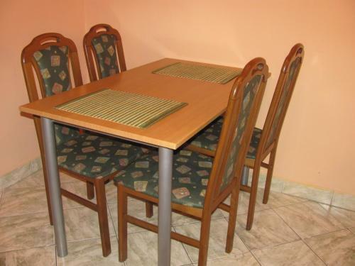 K�roly Apartments