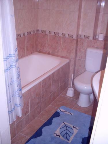 K�roly Apartments