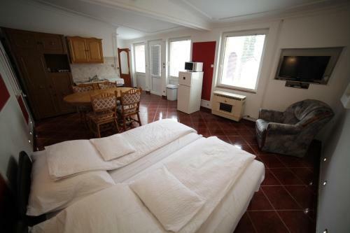 Hostal Apartman Eged Vend�gh�z