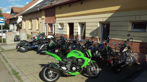 Hostal Apartman Eged Vend�gh�z