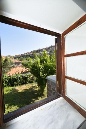 Olive Press Hotel & Apartments