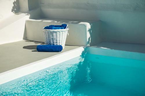 Aparthotel Pantelia Suites