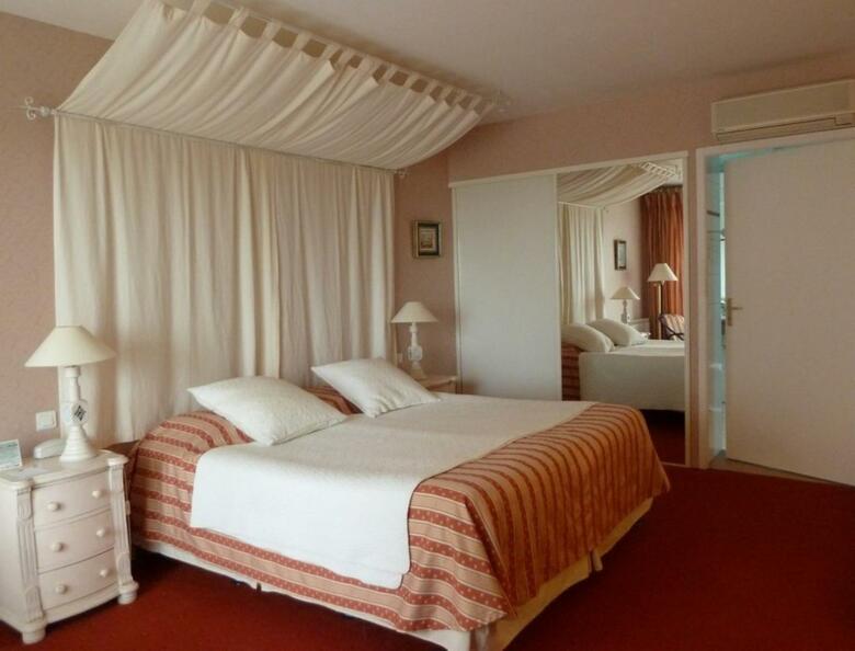 Hotel Manoir De La Roche Torin