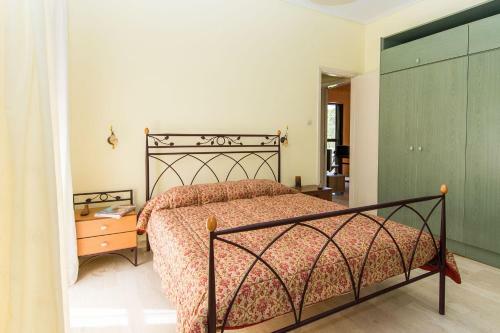Dionysia's Apartments