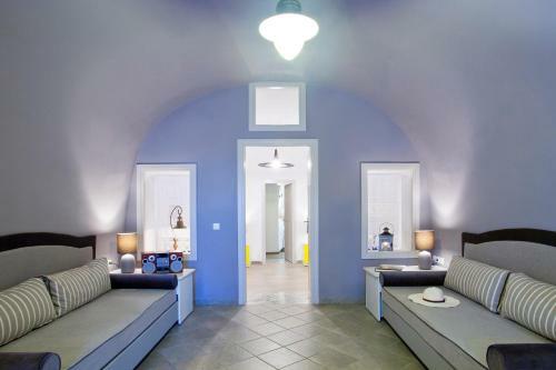 Semeli Cave House