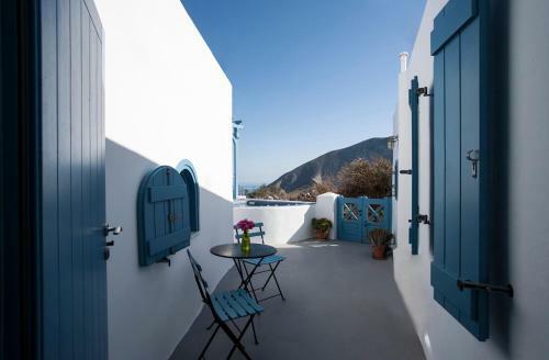 Semeli Cave House