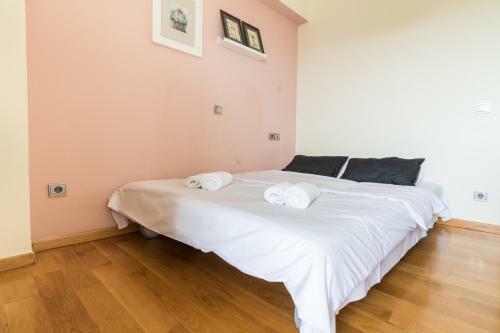 Three-bedroom Apartment With Acropolis View