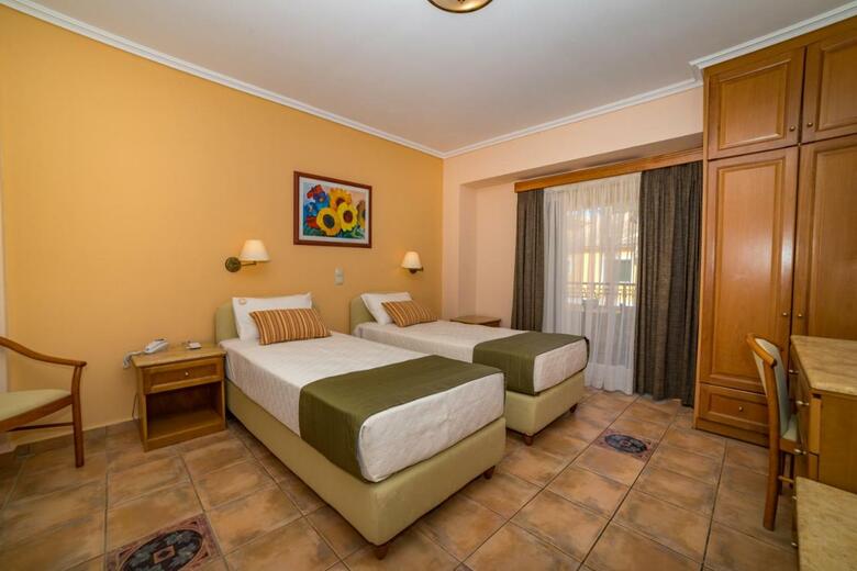 Aparthotel Andreolas Luxury Suites