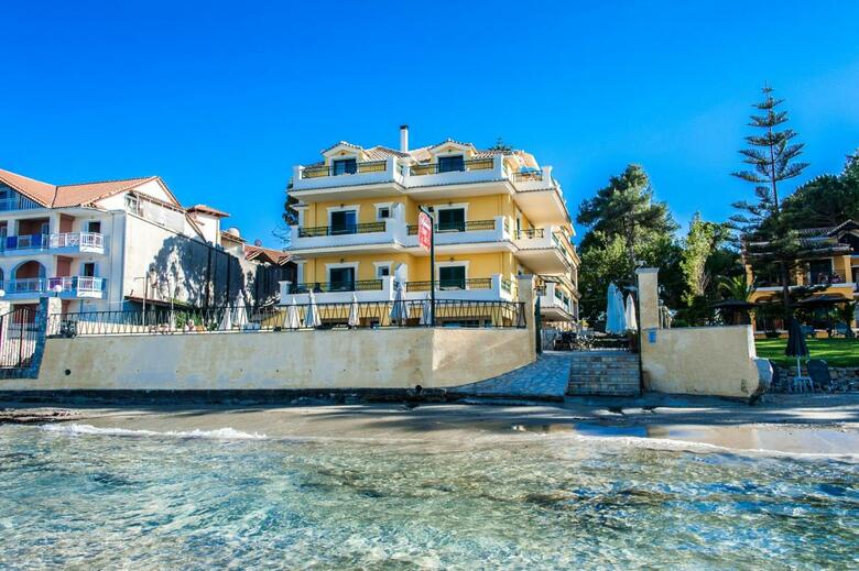 Aparthotel Andreolas Luxury Suites