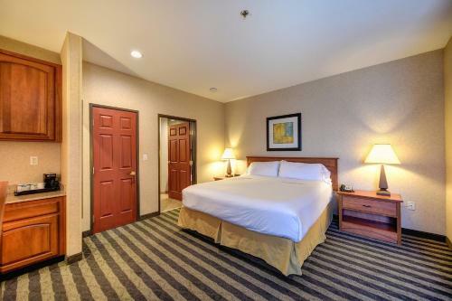Holiday Inn Express Hotel & Suites Manteca