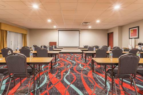 Holiday Inn Express Hotel & Suites Manteca