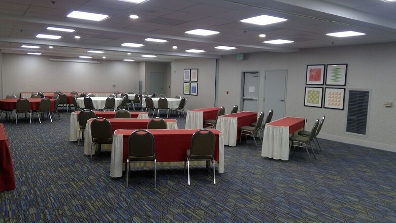 Holiday Inn Express Hotel & Suites Tracy