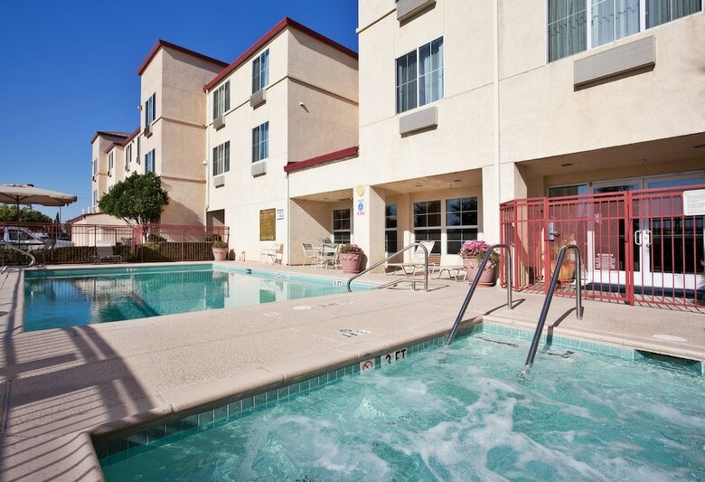 Holiday Inn Express Hotel & Suites Tracy