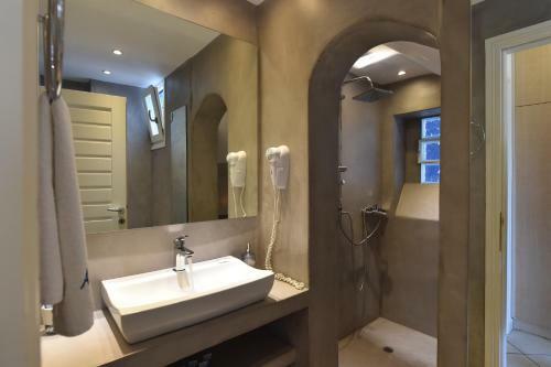 Alexandros Apartments