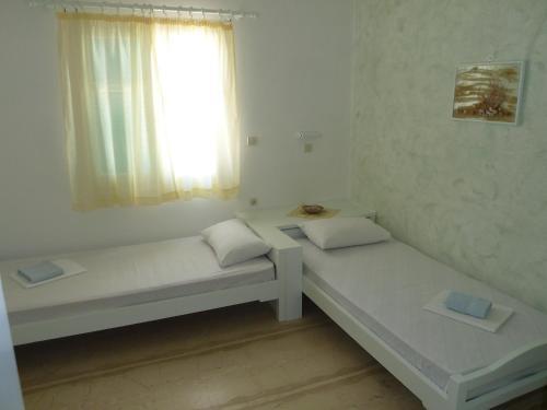 Hostal Four Seasons Rooms & Apartments