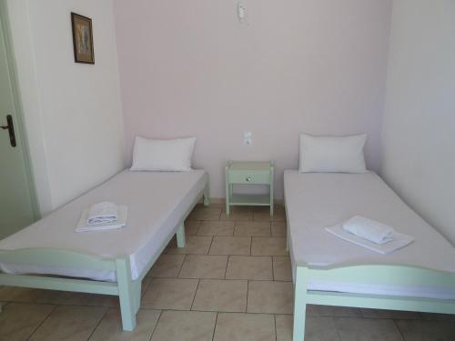 Hostal Four Seasons Rooms & Apartments