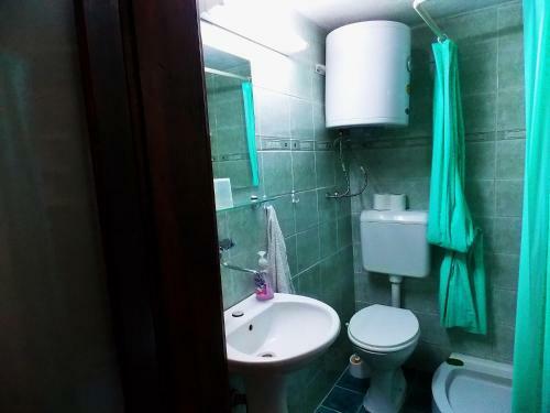 Hostal Zura Apartments