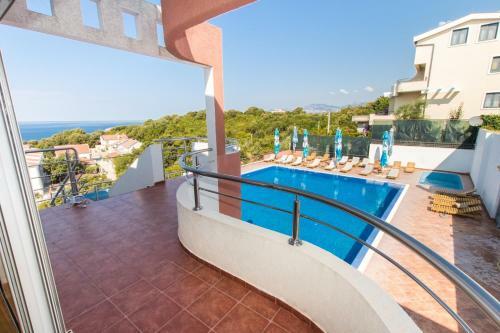 Aparthotel Apartments De Lara