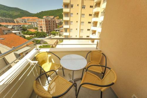 Azzuro Lux Apartments