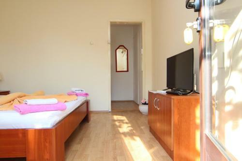 Hostal Savija Becici Rooms