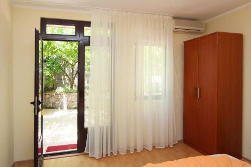 Hostal Savija Becici Rooms