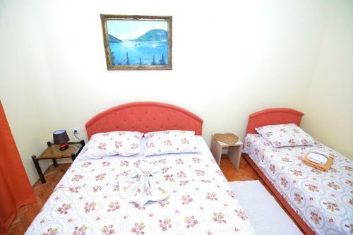Hostal Holiday Home Cattaro