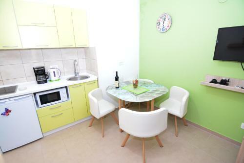 Hostal Holiday Home Cattaro