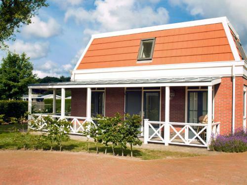 Holiday Home Bungalowparck Tulp & Zee.17