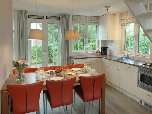 Villa Holiday Home Bungalowparck Tulp & Zee.6