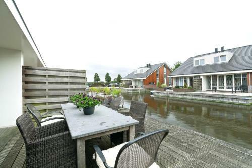 Lodge Boathouse Suburban Amsterdam
