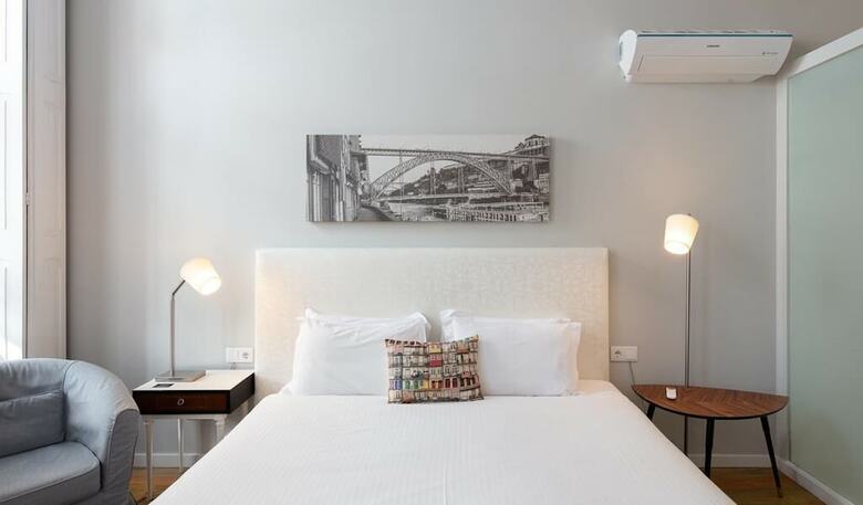 Hostal La Maison Pinheiro Guest House