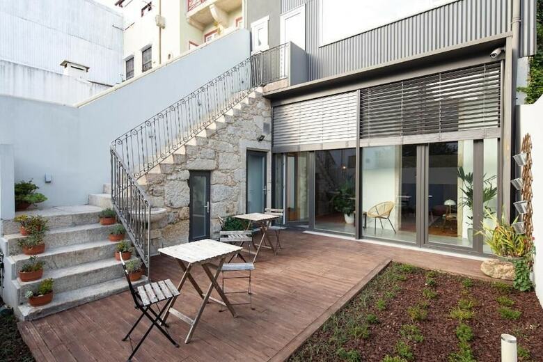 Hostal La Maison Pinheiro Guest House