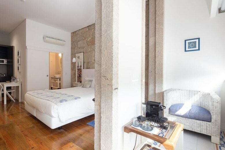 Hostal La Maison Pinheiro Guest House