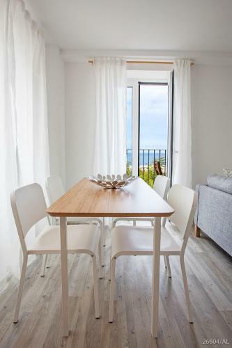 Zona Velha Apartments By An Island Apart