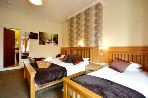 Hostal The Derby Hotel