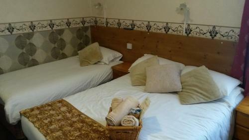 Hostal The Derby Hotel