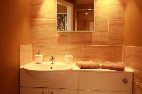 Bed & Breakfast Brentwood Guest House