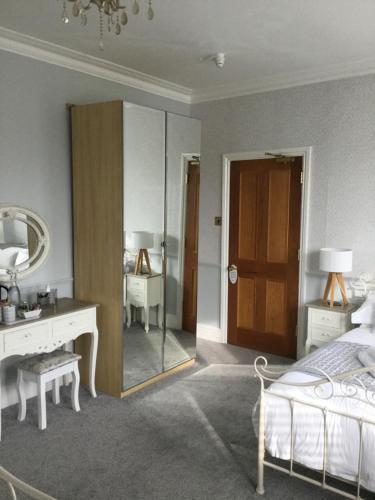 Hostal Lakeside Guest House