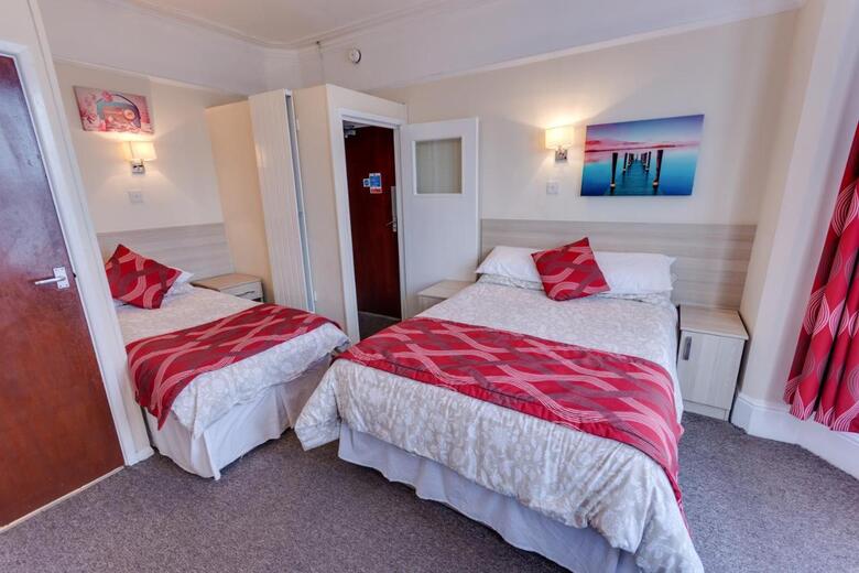 Hostal The Sportsview Guest House