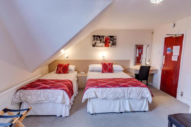 Hostal The Sportsview Guest House