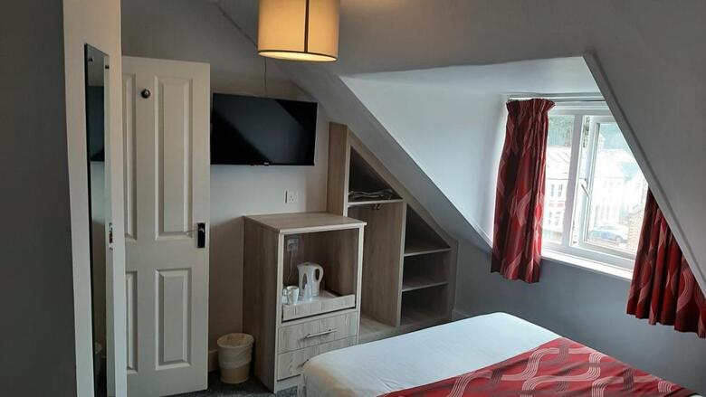 Hostal The Sportsview Guest House