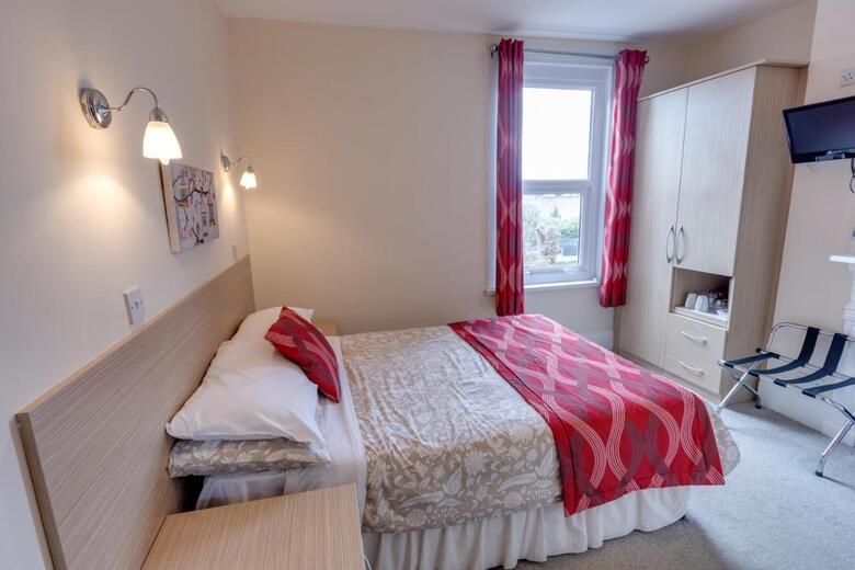 Hostal The Sportsview Guest House