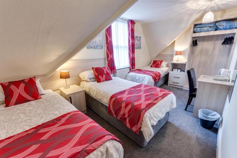 Hostal The Sportsview Guest House